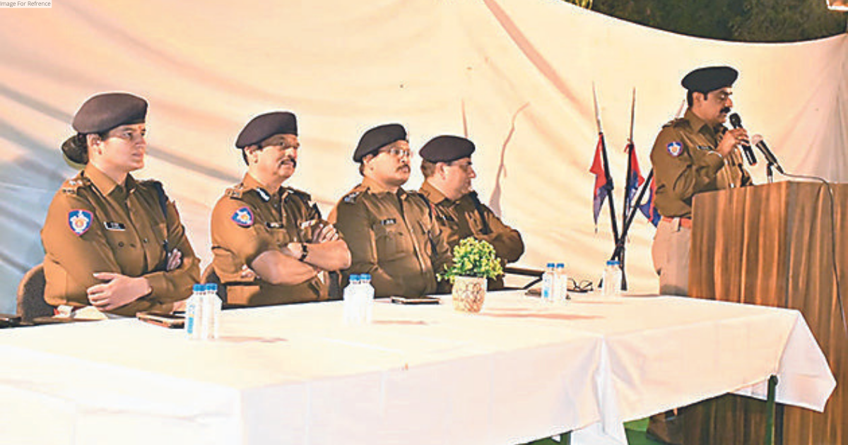 Jodhpur Commissioner hosts dinner for 120 cops